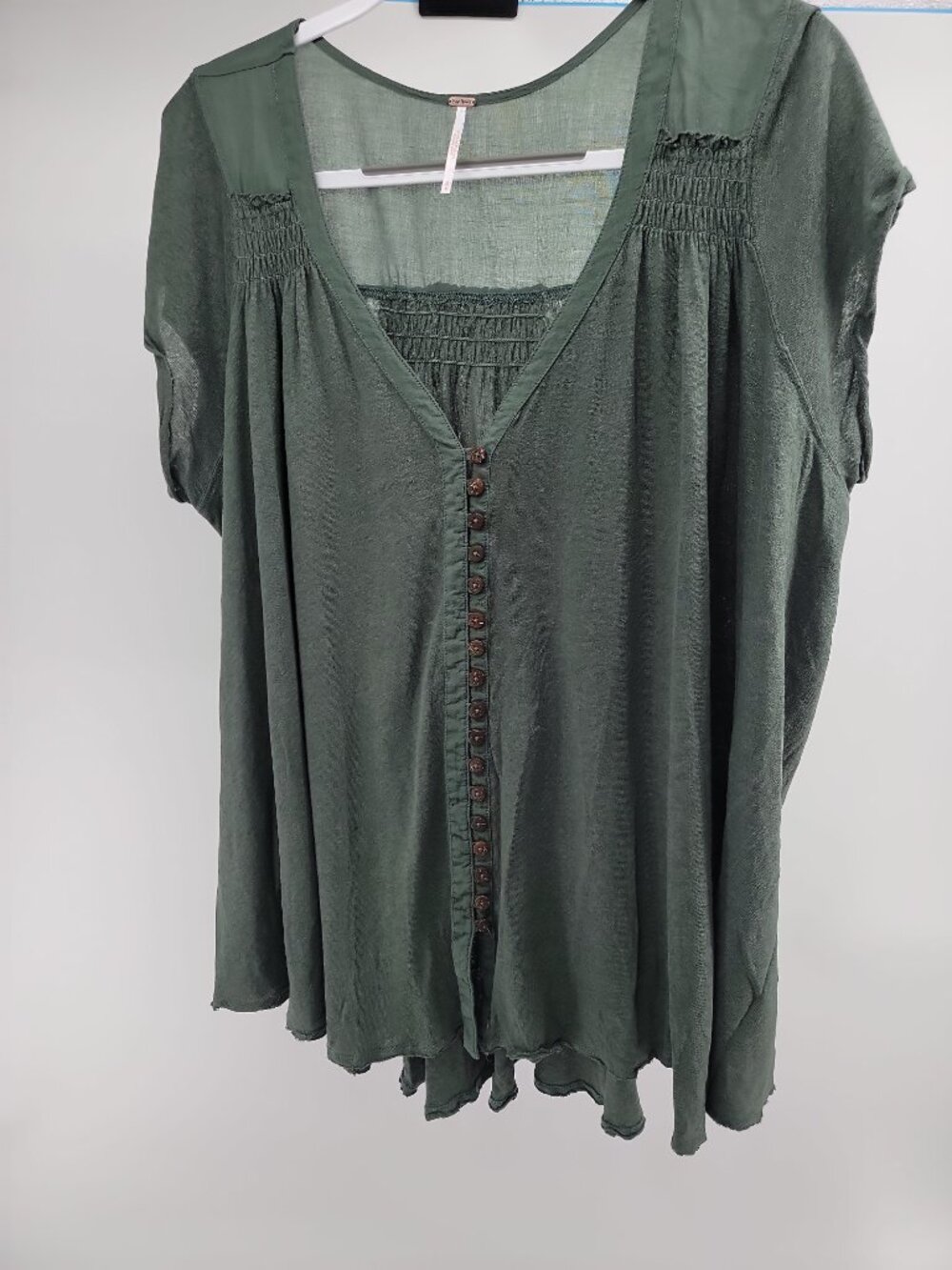 Free People Boho Tunic Top Medium Green Flowy Peasant Blouse Raw Hem Oversized - Picture 3 of 10